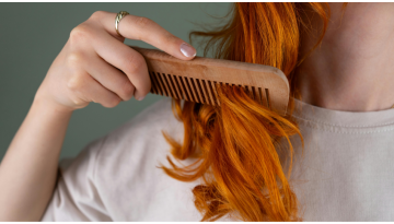 Capelli fragili che si spezzano: carenze nutrizionali, trattamenti e principi attivi efficaci per rinforzarli