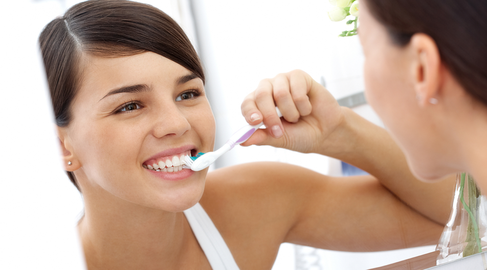 Igiene orale quotidiana: come proteggere denti e gengive Igiene orale quotidiana: come proteggere denti e gengive